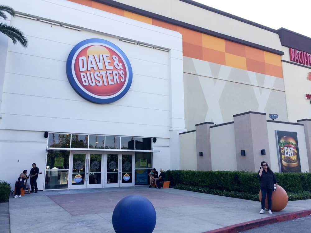 Do Dave and Busters have laser tag games